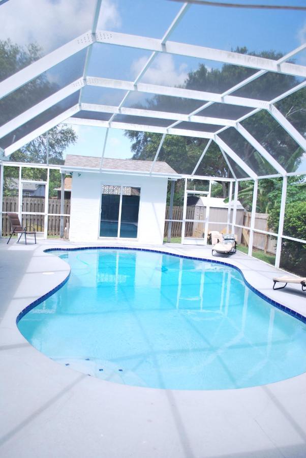 Luxury Vacation Villa With Heated Pool Tiki Bar Golf, 5 Miles From The Beach Clearwater Exterior photo